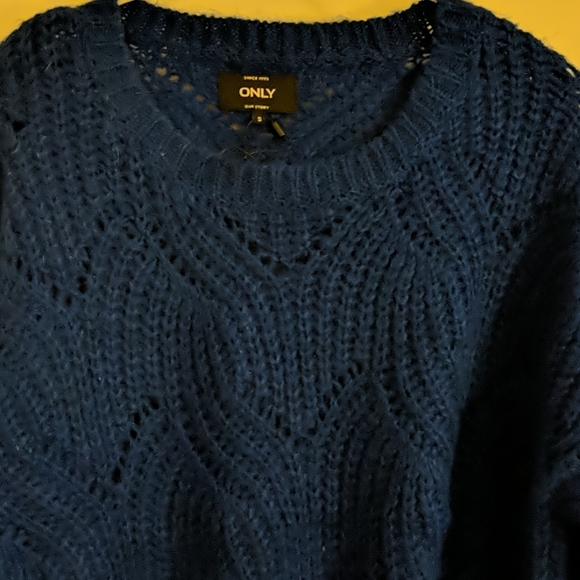 Sweater - Picture 4 of 4